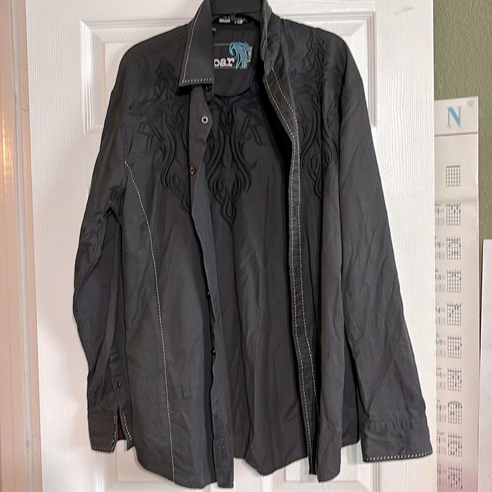 x-large black signature roar button up